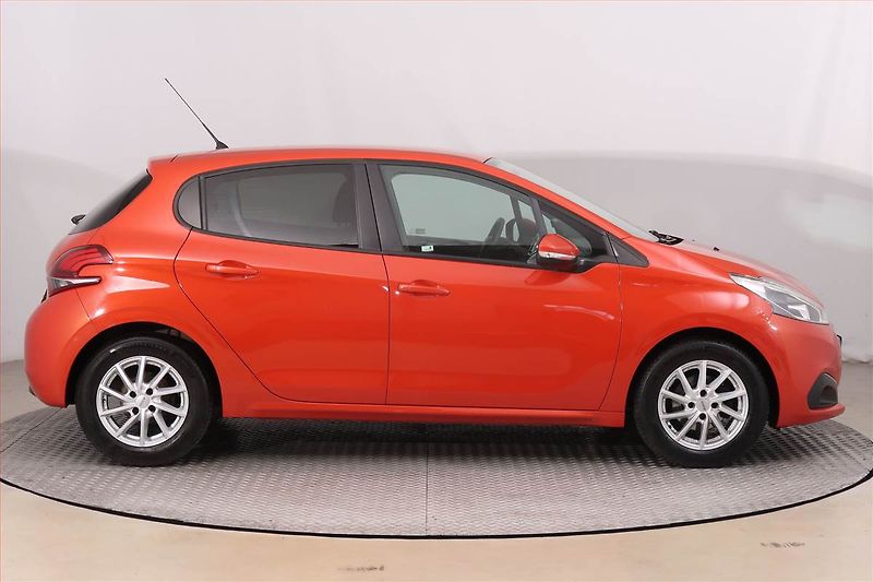 Peugeot 208 (2016) Active 1.2 PureTech - fotka 6 z 12