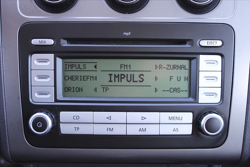 Volkswagen Touran 1,9 TDI  KLIMATIZACE,TEMPOMAT - fotka 11 z 29