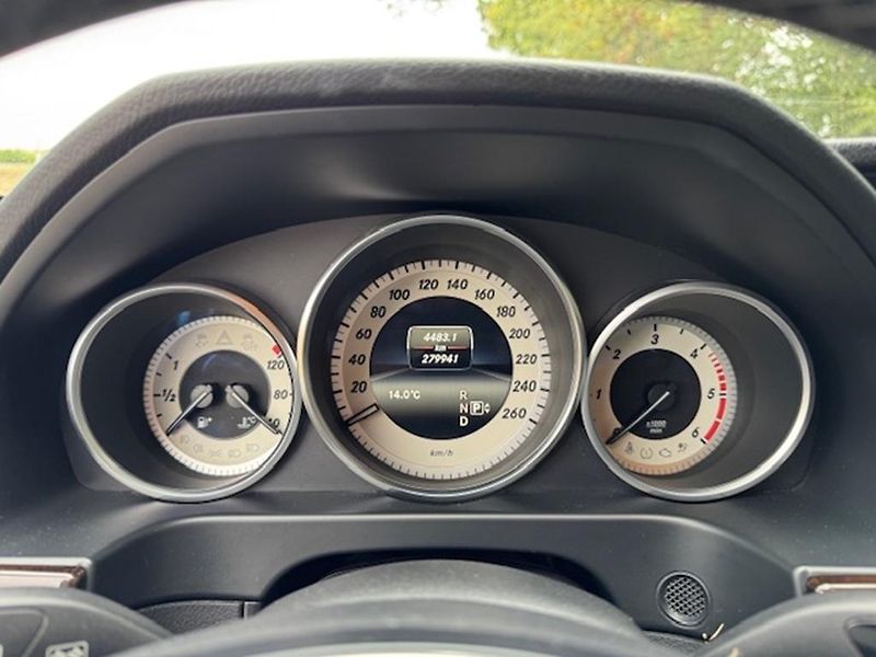 Mercedes-Benz Třídy E MB E 200 CDi kombi - fotka 16 z 35
