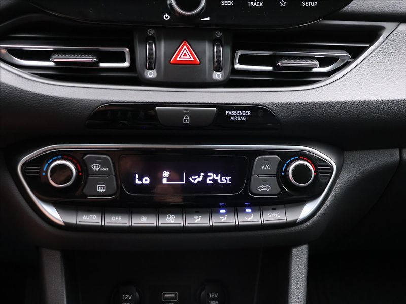 Hyundai i30 1,0 T-GDI 88kW Style DCT CZ DP - fotka 21 z 32