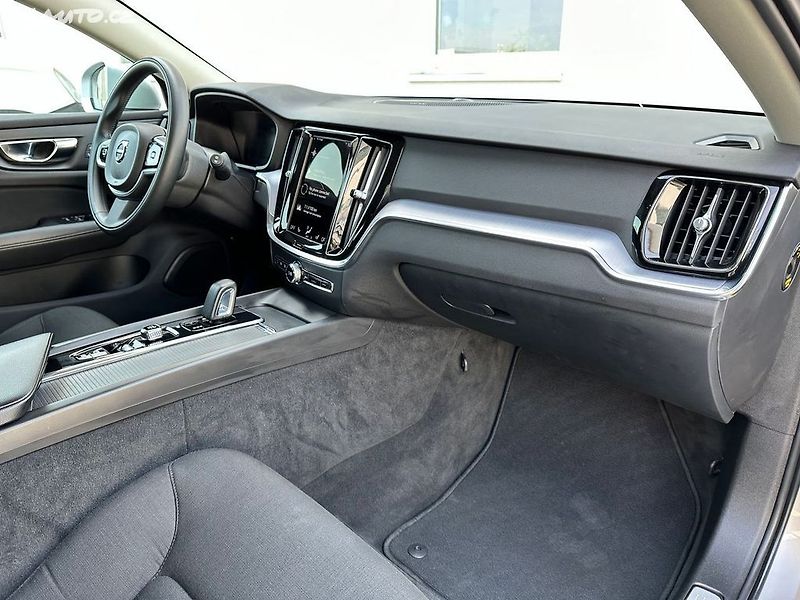 Volvo V60 CC/B4/AWD/NezT/TZ/H&K/Skladem - fotka 13 z 17