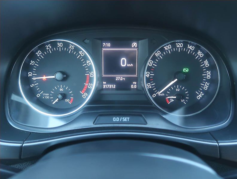 Škoda Fabia (2015) 1.4 TDI, Automat, Tempomat - fotka 11 z 15