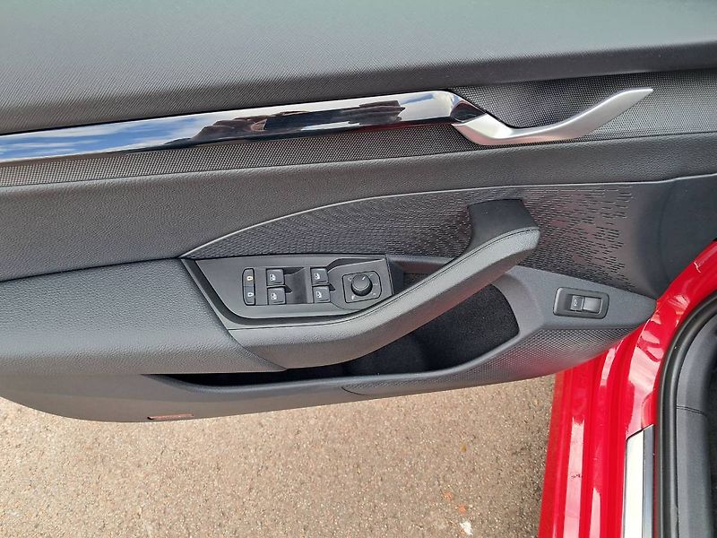 Škoda Octavia (2025) IV Sportline 1.5 TSI m-HEV / 1 - fotka 18 z 30