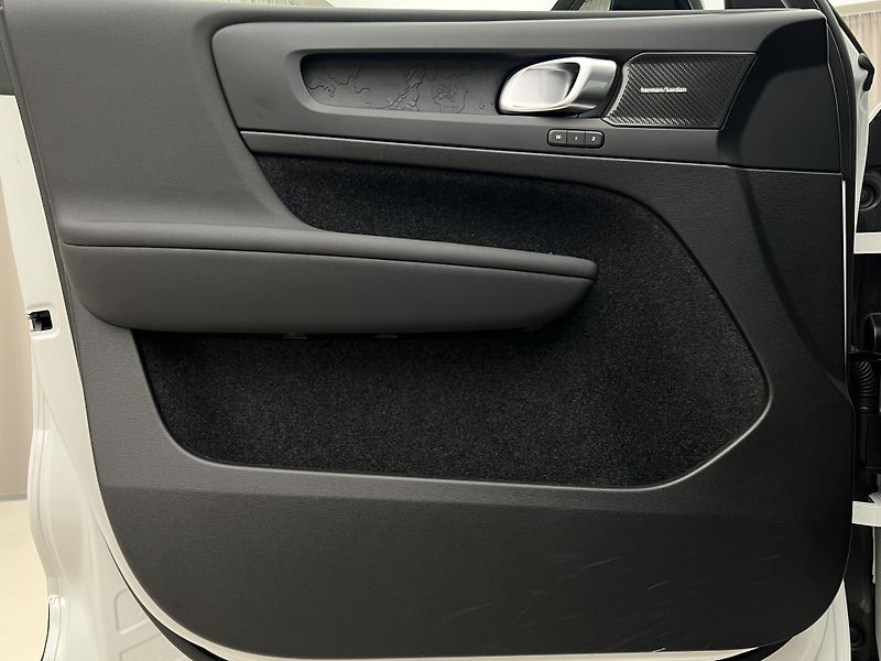Volvo EX40 PURE ELECTRIC TWIN ENGINE AUT  - fotka 21 z 45