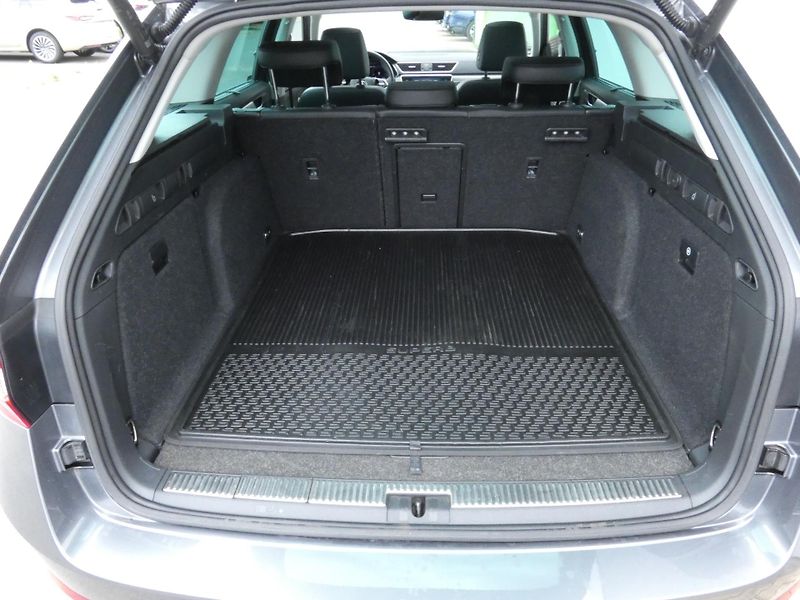 Škoda Superb (2023) Scout 2.0 TDI 147KW DSG 4x4 - fotka 15 z 30