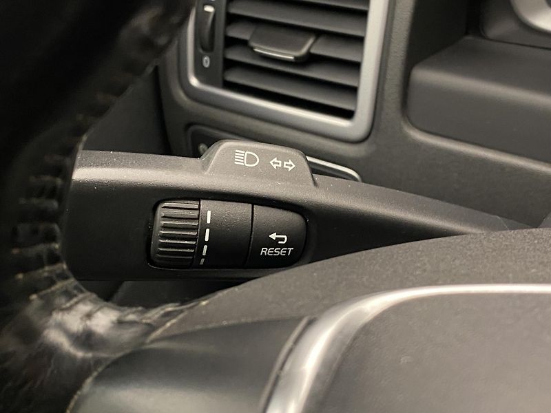 Volvo V70 D4 AWD MOMENTUM REZERVACE - fotka 21 z 46