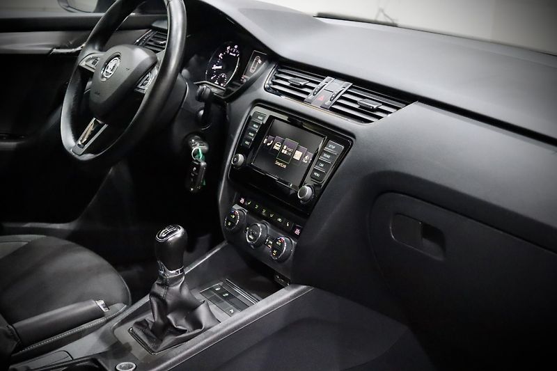 Škoda Octavia 3 Combi 1.4 TSI 110 kW - fotka 15 z 32