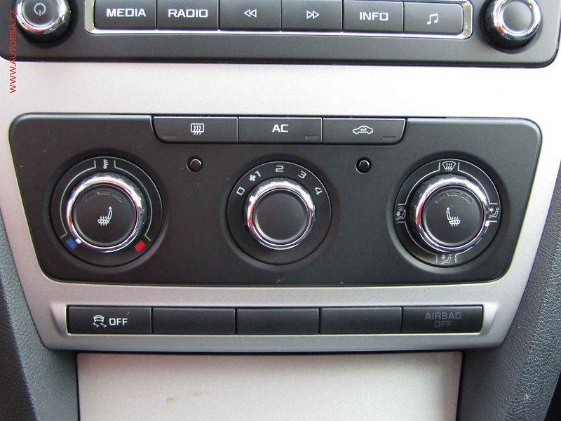 Škoda Octavia (2012) 2.0TDi, ČR, DSG, STK4/28 - fotka 16 z 20