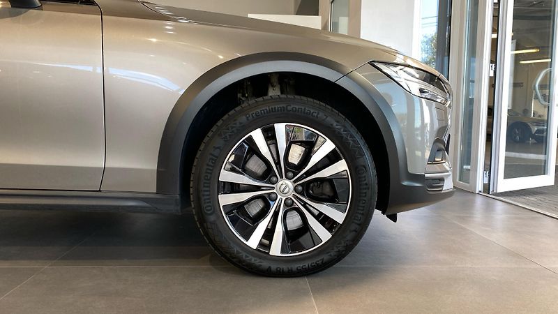 Volvo V90 Cross Country Pro, B4 AWD, 145 - fotka 32 z 41