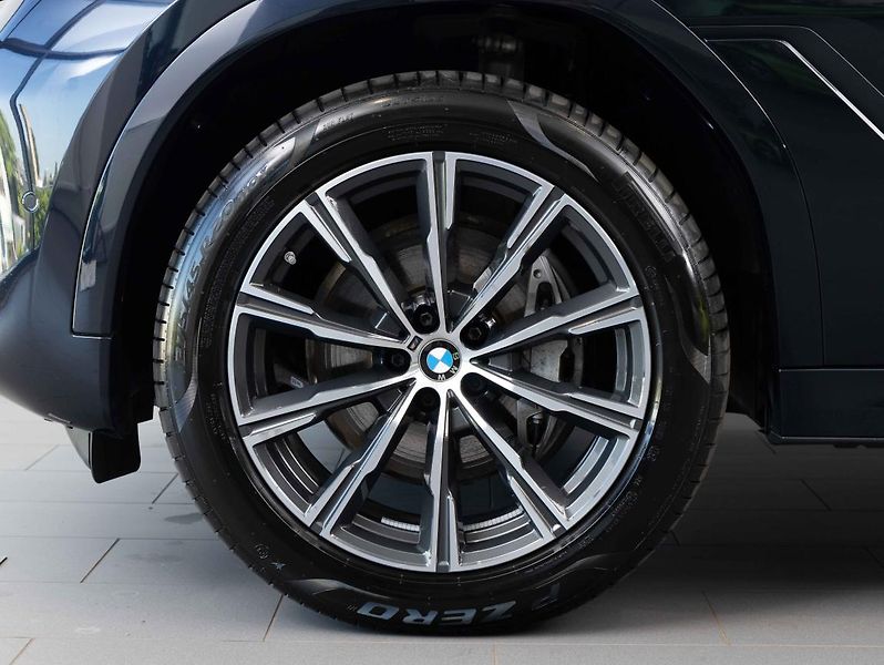 BMW X6 xDrive30d - fotka 6 z 24
