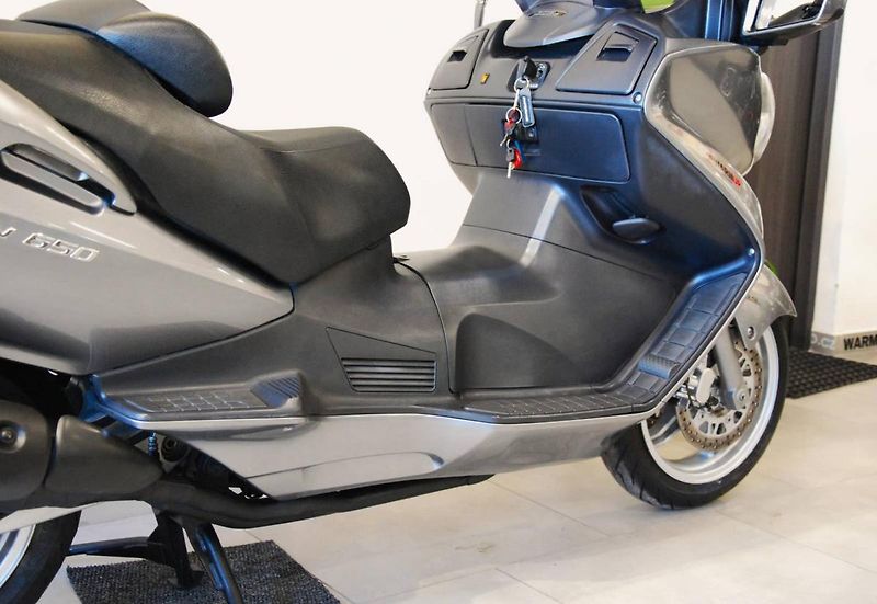 Suzuki Burgman 650 Executive (2007) - fotka 7 z 21