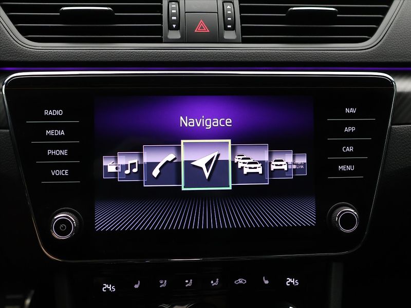 Škoda Superb 2,0 TDI 140kW DSG Sportline - fotka 26 z 36