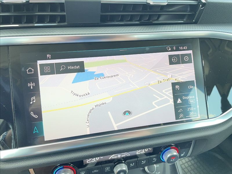 Audi Q3 35TFSI 110KW AUTOMAT,ČR. - fotka 16 z 28