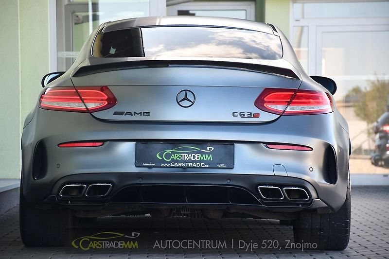 Mercedes-Benz Třídy C C63 AMG - fotka 4 z 47