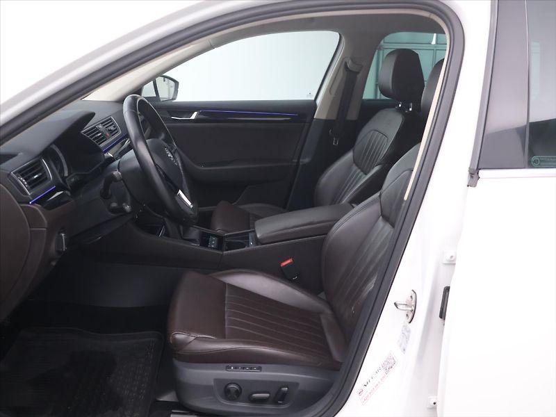 Škoda Superb 2,0 TDI 140kW L&K Navi CZ - fotka 10 z 30
