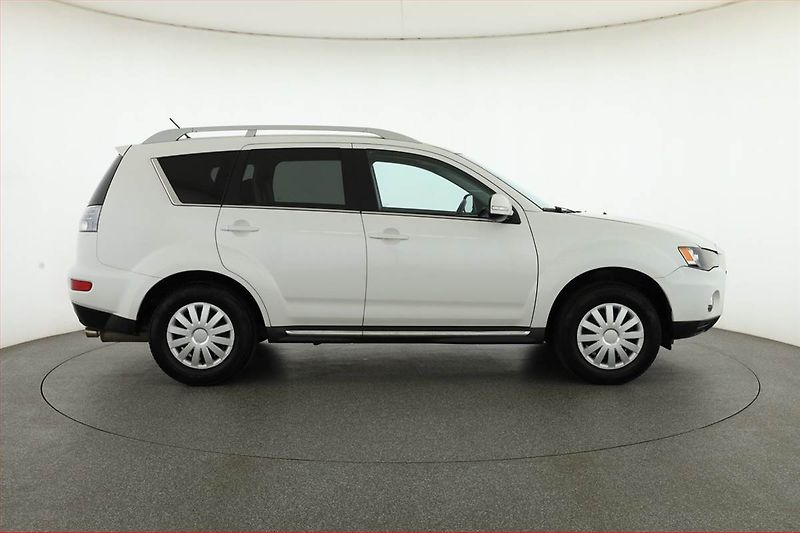 Mitsubishi Outlander (2010) 2.0, po STK, Tažné, rezervace - fotka 6 z 13