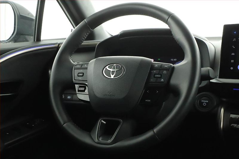 Toyota C-HR (2024) 1.8 Hybrid - fotka 8 z 20