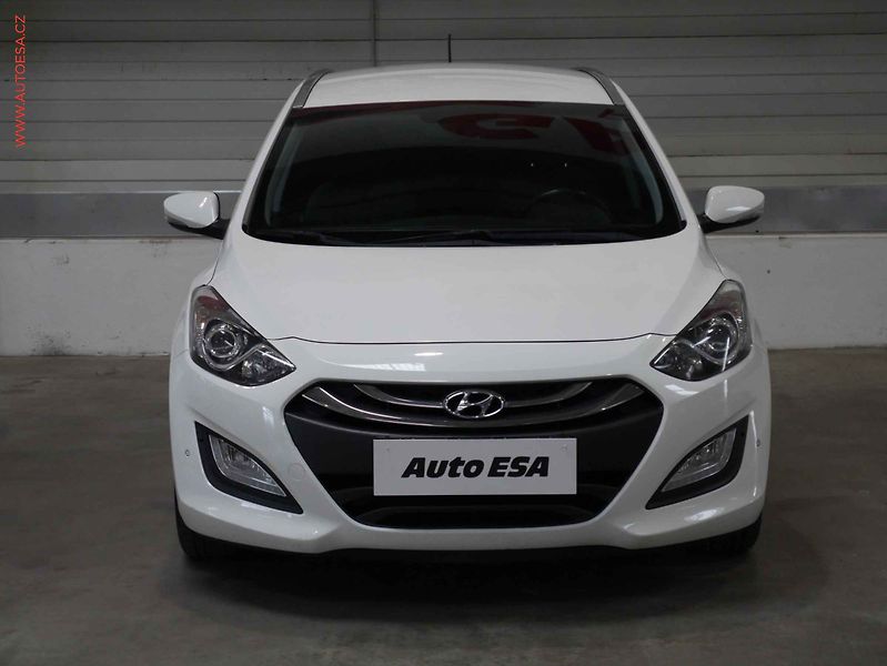 Hyundai i30 (2014) 1.6 GDi, ČR, Temp. park. - fotka 2 z 20