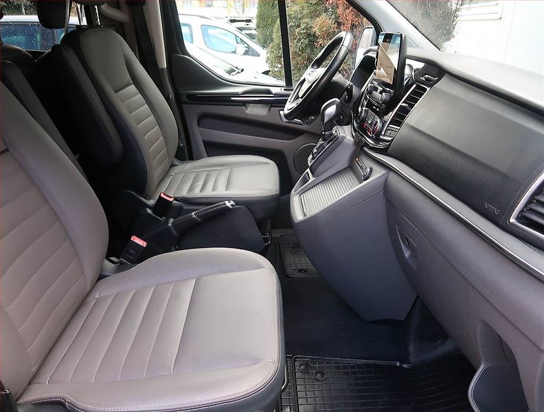 Ford Tourneo Custom (2019) Titanium 2.0 EcoBlue, ČR, 1Maj - fotka 9 z 24