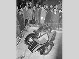 Motocykl IFA BK 350 předváděný na jedná z výstav s postranním vozíkem.