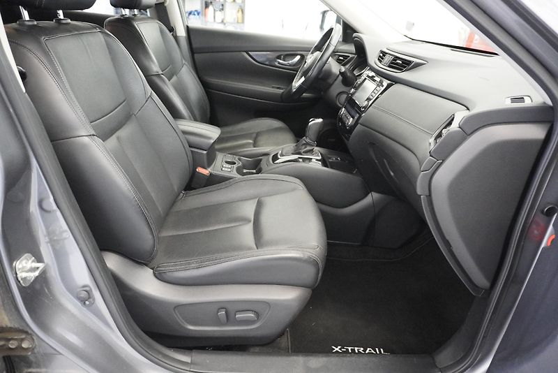 Nissan X-Trail  DIG-T 1,3i TEKNA  AUTOMAT - fotka 26 z 32