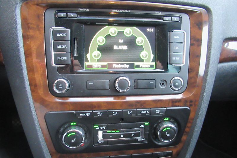 Škoda Octavia 2.0 TDI DSG AUT. KLIMA TAŽNÉ - fotka 13 z 31