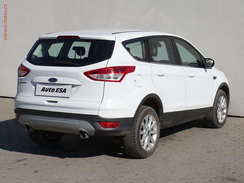 Ford Kuga (2015) 2.0 TDCi 4x4, ČR, AT, park - fotka 4 z 15
