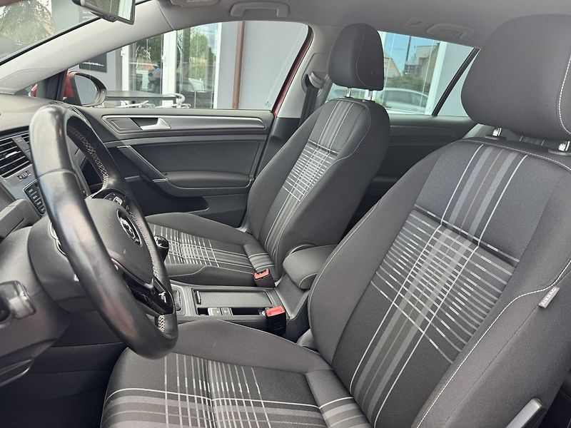 Volkswagen Golf (2016) 1.4TSi Lounge Navi Digi Klima - fotka 26 z 49