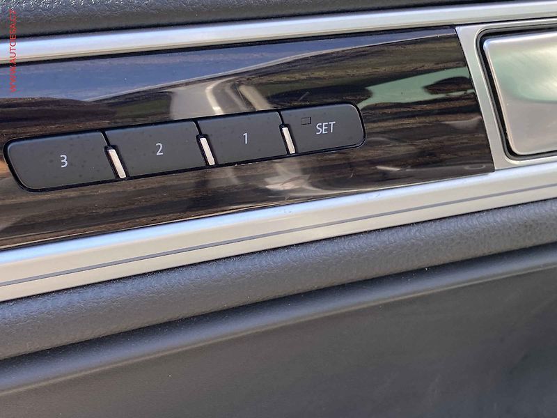 Volkswagen Touareg (2015) 3.0 TDi V6 4x4, Highline - fotka 12 z 20