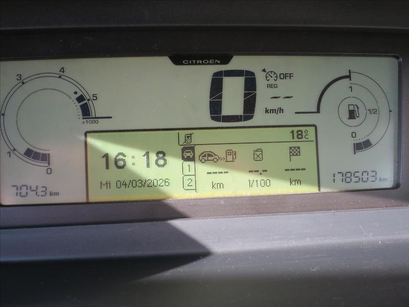 Citroën Grand C4 Picasso 2,0  HDI 7 mís - fotka 9 z 19