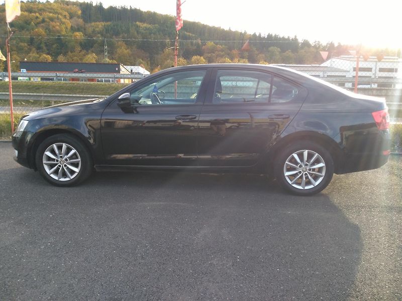 Škoda Octavia 1,2 TSI  /77 kW/ - fotka 27 z 28