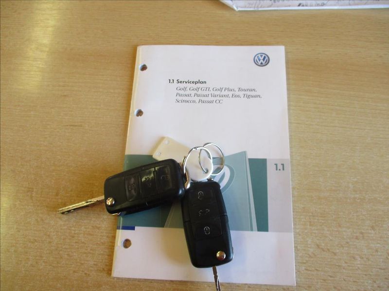 Volkswagen Golf 1,6 i, klima,serviska,1.maj., - fotka 26 z 39