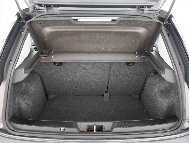 Fiat Punto (2015) 1.4 - fotka 14 z 15