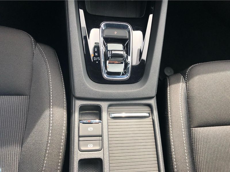 Škoda Octavia COMBI 2.0 TDi DSG 7 st. SPORTL - fotka 22 z 28