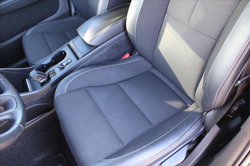 Volvo XC40 2,0 T4  1MAJ,4x4,MOMENTUM PRO - fotka 25 z 35