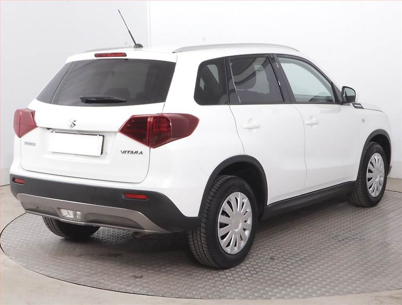 Suzuki Vitara (2018) 1.0 BoosterJet, Automat - fotka 5 z 16