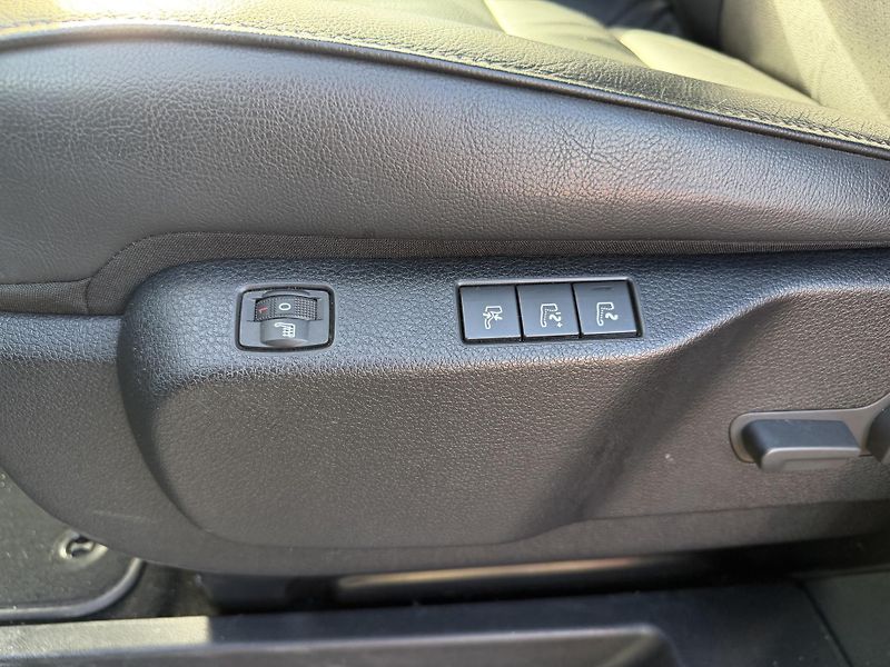 Citroën SpaceTourer 2.2 HDi 180EAT8 XL Shine - fotka 26 z 33