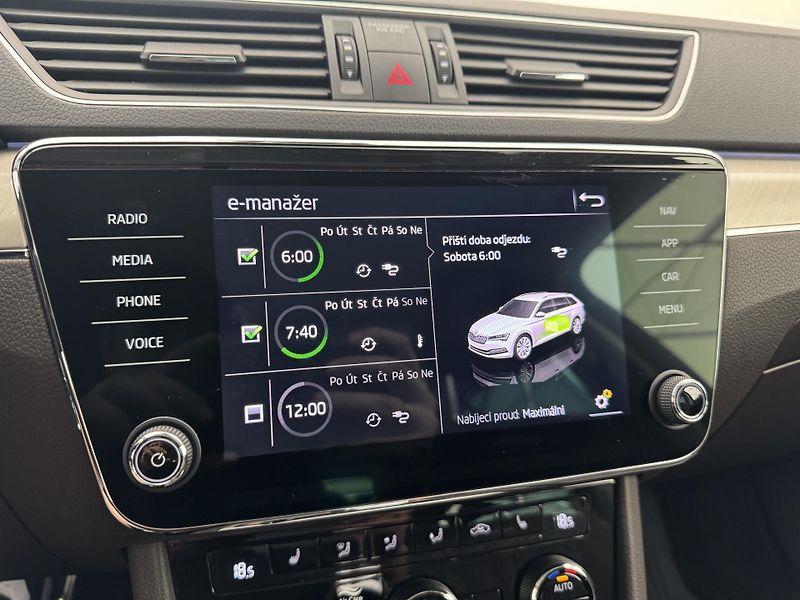 Škoda Superb 1.4tsi*Plug-In*160kw*L&K*PANO* - fotka 39 z 44