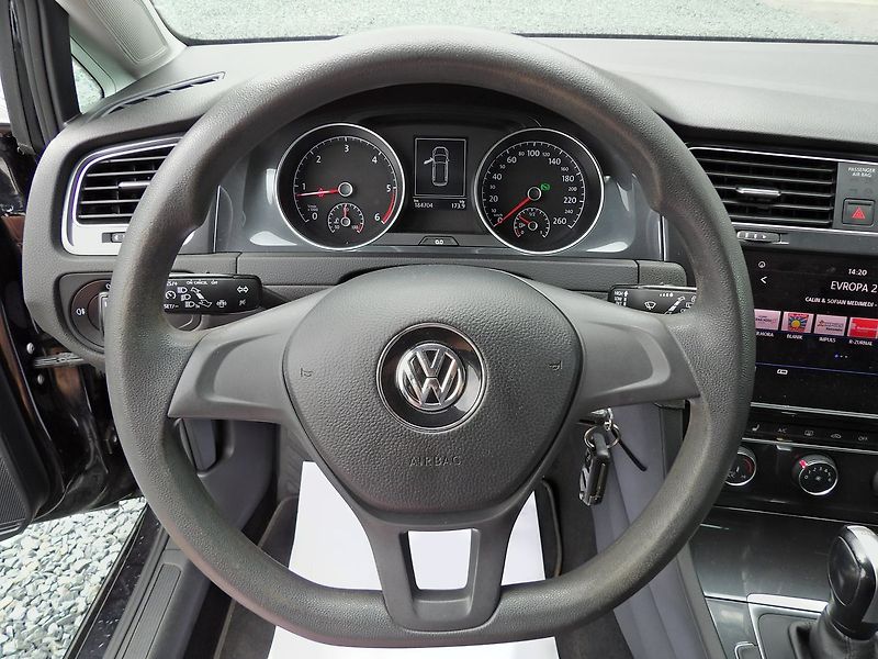 Volkswagen Golf 1.6TDI 85kW DSG Navi PDC - fotka 13 z 29