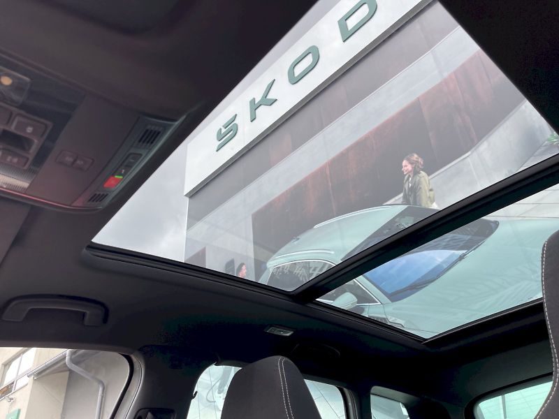 Škoda Karoq (2025) Sportline 2.0 TDI 110kW 4x4 DS - fotka 21 z 35