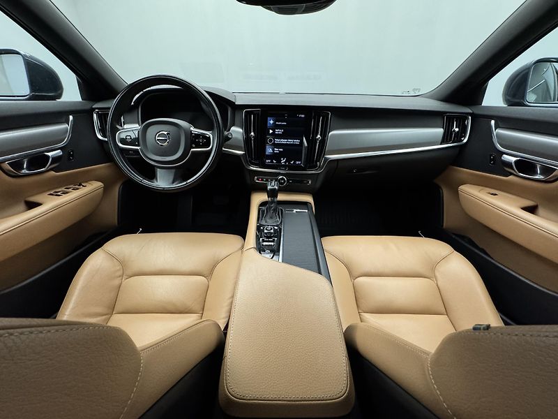 Volvo V90 D4 MOMENTUM PRO POLESTAR AUT - fotka 2 z 47