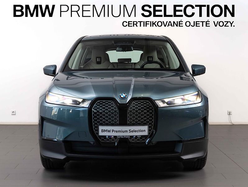 BMW iX xDrive50 - fotka 3 z 22