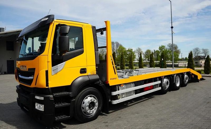 Iveco Stralis (2018) 420 8x4 odtahovka EURO 6 - fotka 2 z 23