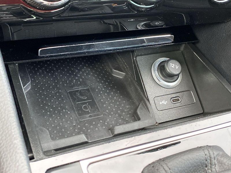 Škoda Superb (2023) Combi 2.0 TDI DSG L&K - fotka 19 z 35