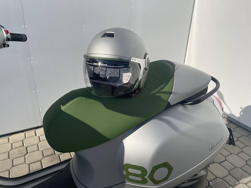 Vespa (2026) GTS 310 Edizione Ottantesimo - fotka 13 z 20