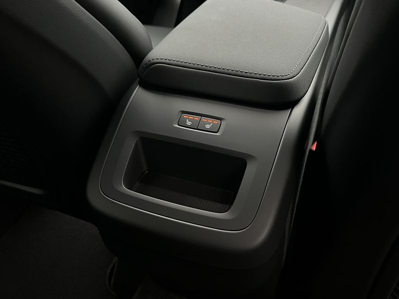 Volvo XC60 (2026) B5 AWD BLACK EDITION PLUS AUT - fotka 45 z 45