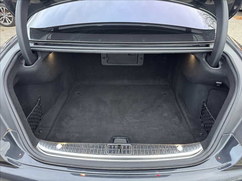 Mercedes-Benz Třídy S 560 4Matic AMG - fotka 36 z 37