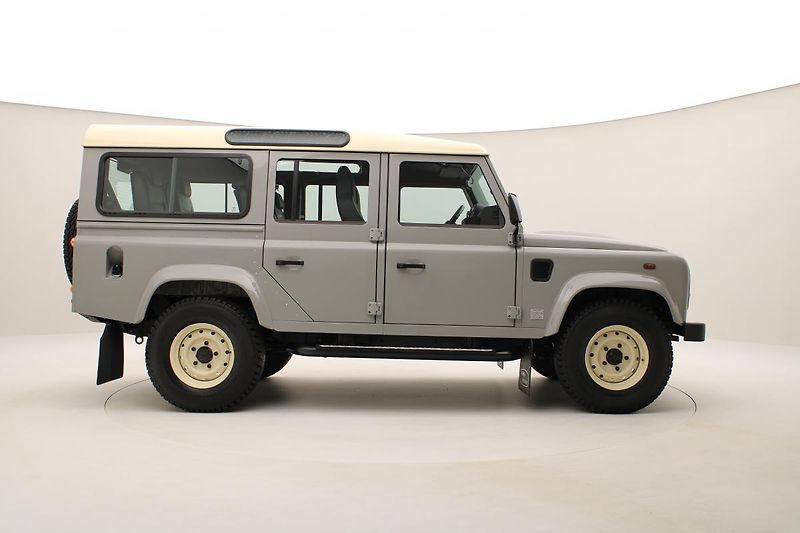Land Rover Defender (2024) WORKS V8 ISLAY ED. REZERVACE - fotka 13 z 40