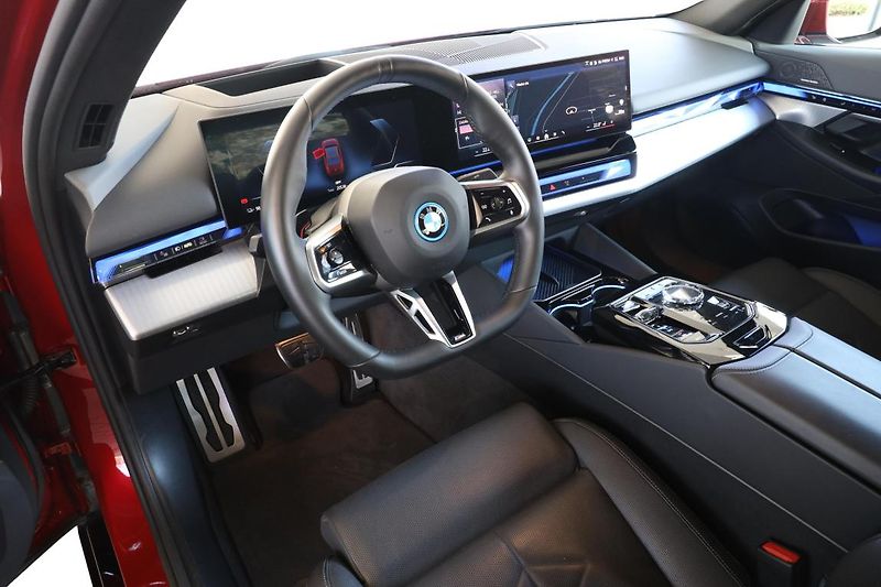 BMW i5 eDrive40 Sedan - fotka 2 z 34