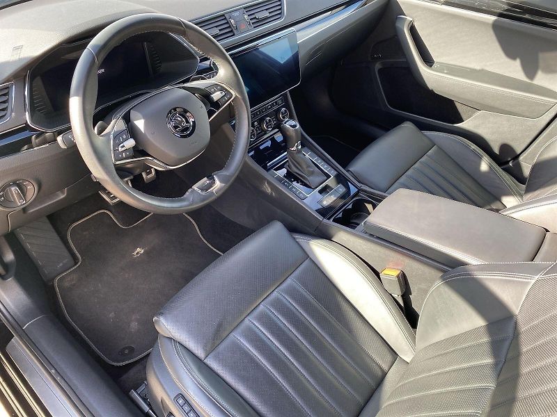 Škoda Superb (2023) Combi 2.0 TDI 4x4 DSG L&K - fotka 6 z 37